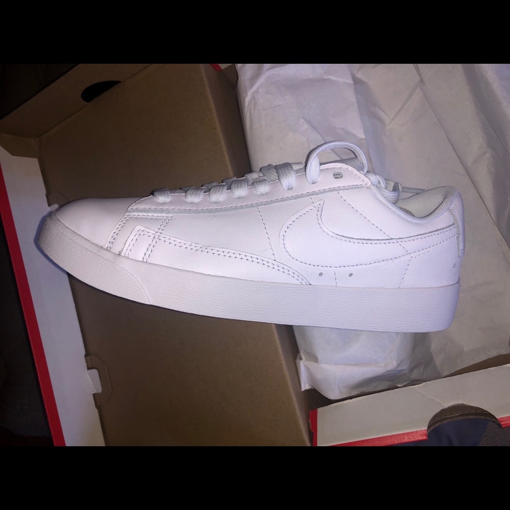 Women’s Nike sneakers